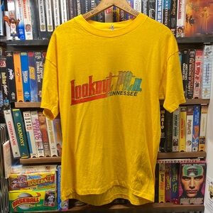 M-L VINTAGE 80s SINGLE STITCH Yellow Lookout Mountain Tennessee T-Shirt